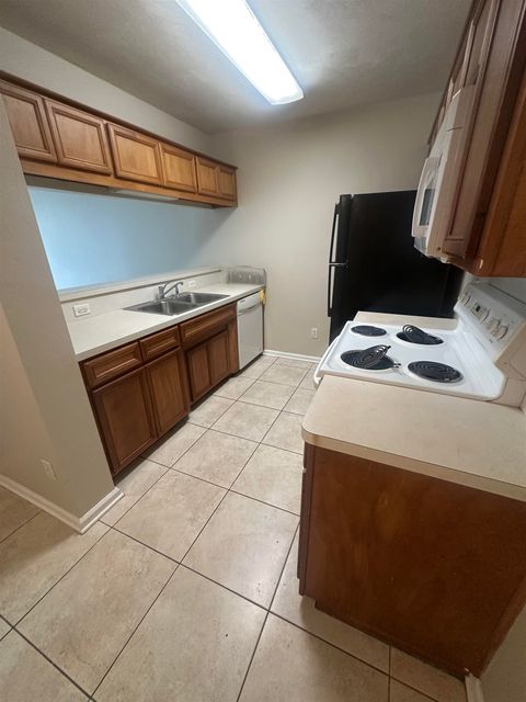 Tiny photo for 2525 Hartsfield Road Unit #21 Rd, Tallahassee, FL 32303 (MLS # 395695)