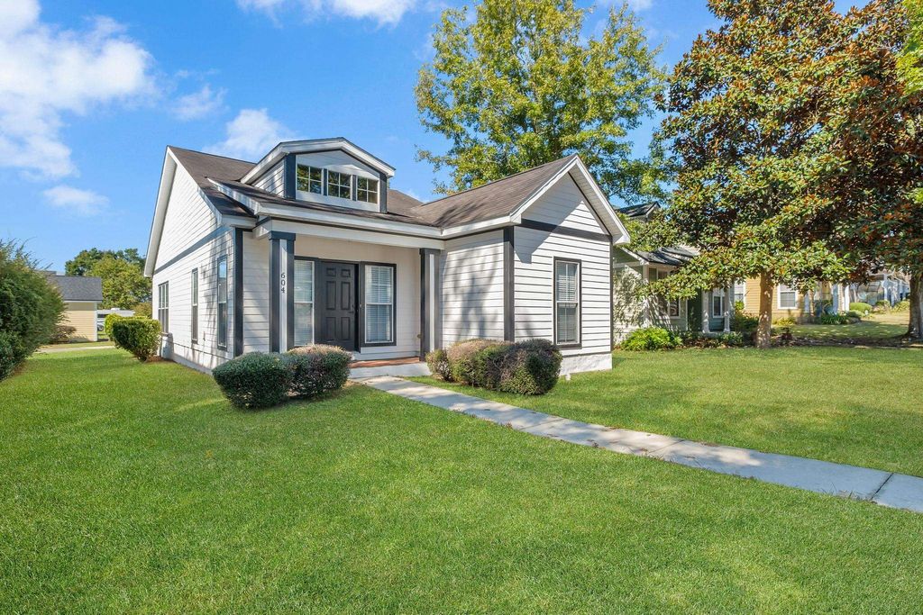 Photo of 604 N M L King Jr Boulevard, Tallahassee, FL 32301 (MLS # 392428)