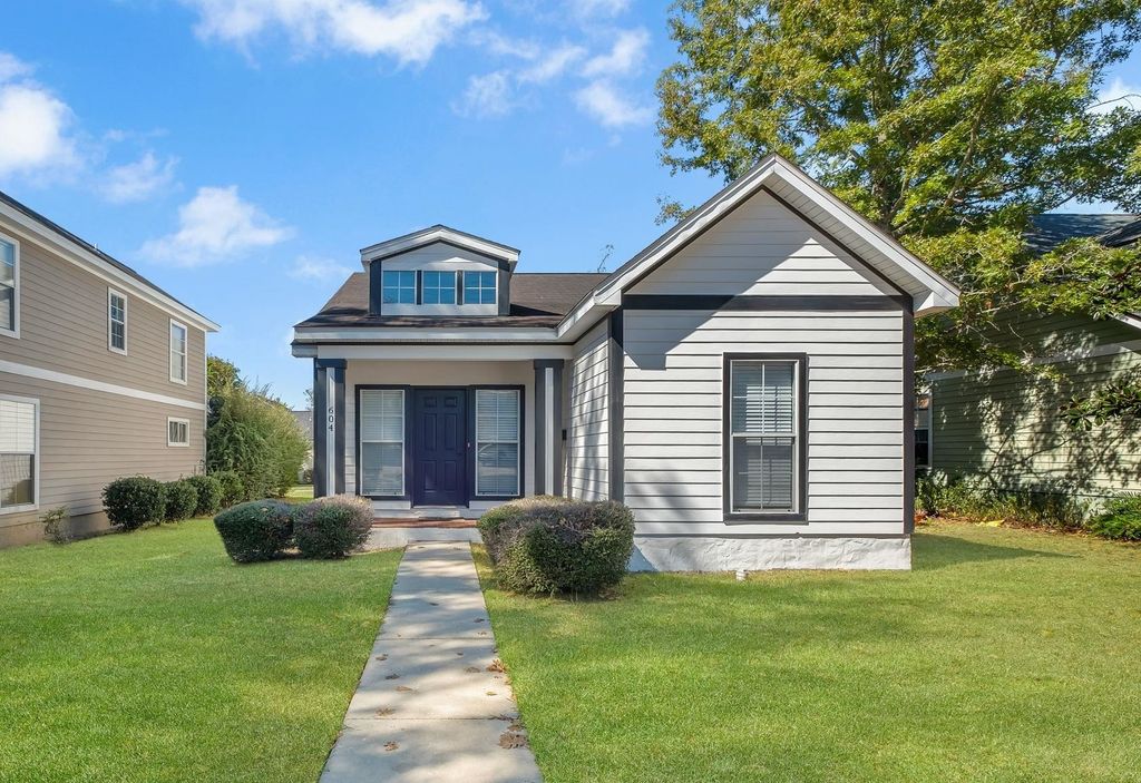 Photo of 604 N M L King Jr Boulevard, Tallahassee, FL 32301 (MLS # 392428)