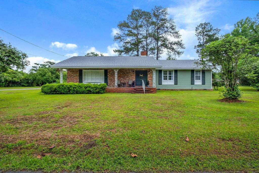 Photo of 41 N Virginia Street, Quincy, FL 32351 (MLS # 399881)