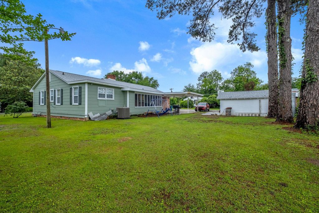 Photo of 41 N Virginia Street, Quincy, FL 32351 (MLS # 399881)