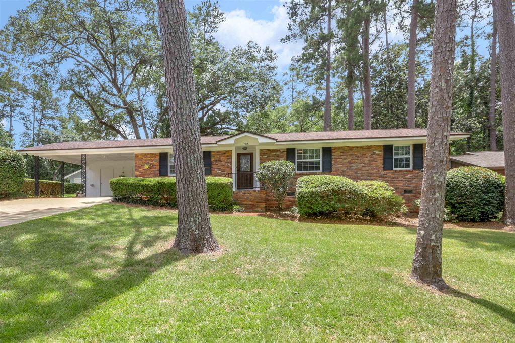 Photo of 1917 Sharon Road, Tallahassee, FL 32303 (MLS # 386672)