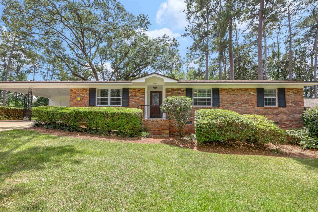 Photo of 1917 Sharon Road, Tallahassee, FL 32303 (MLS # 386672)