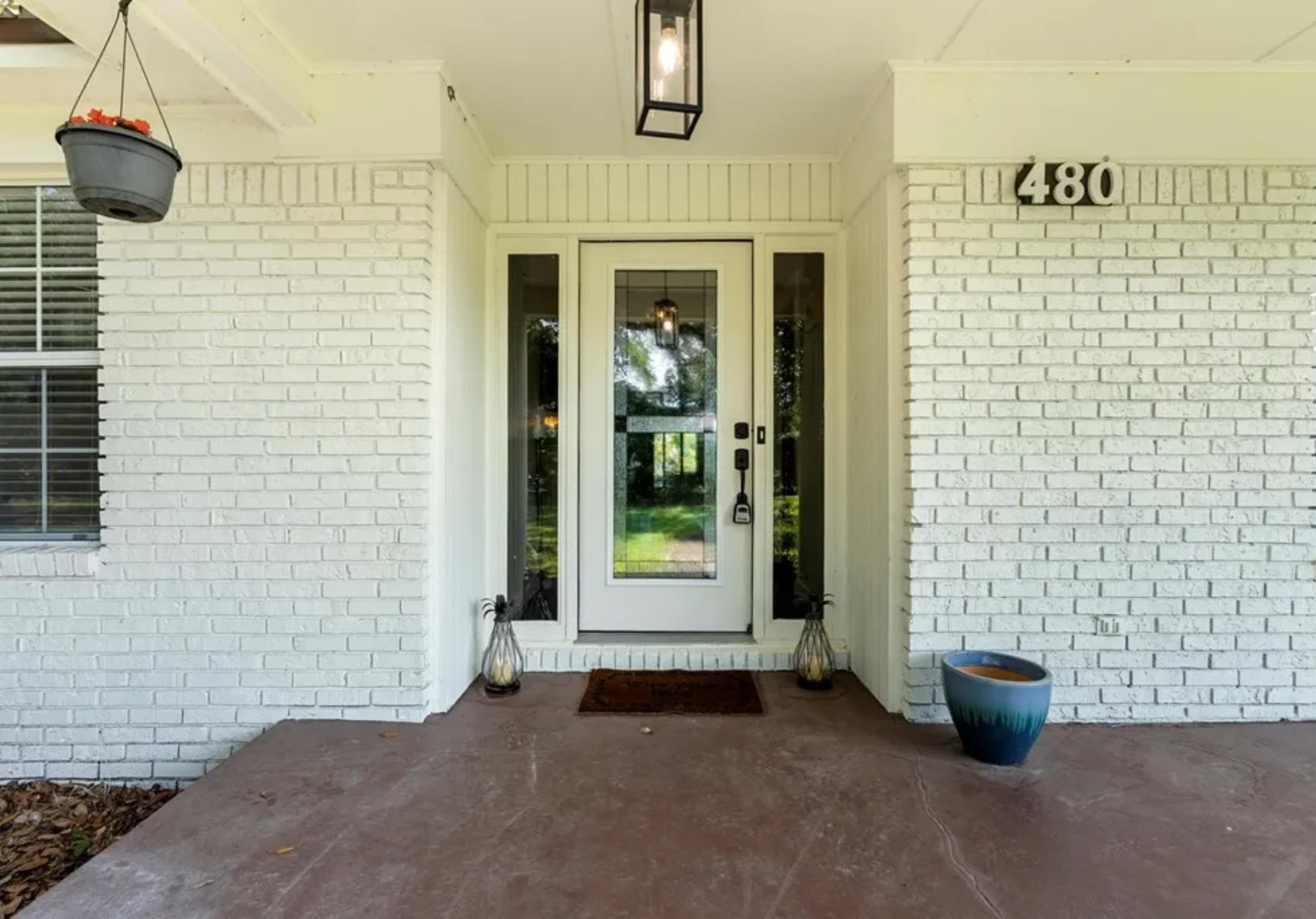 480 W Lakeview Drive