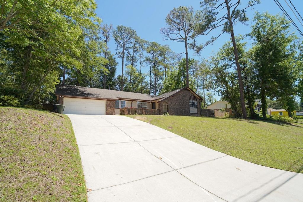 Photo of 1545 Pine View Drive, Tallahassee, FL 32301 (MLS # 399687)