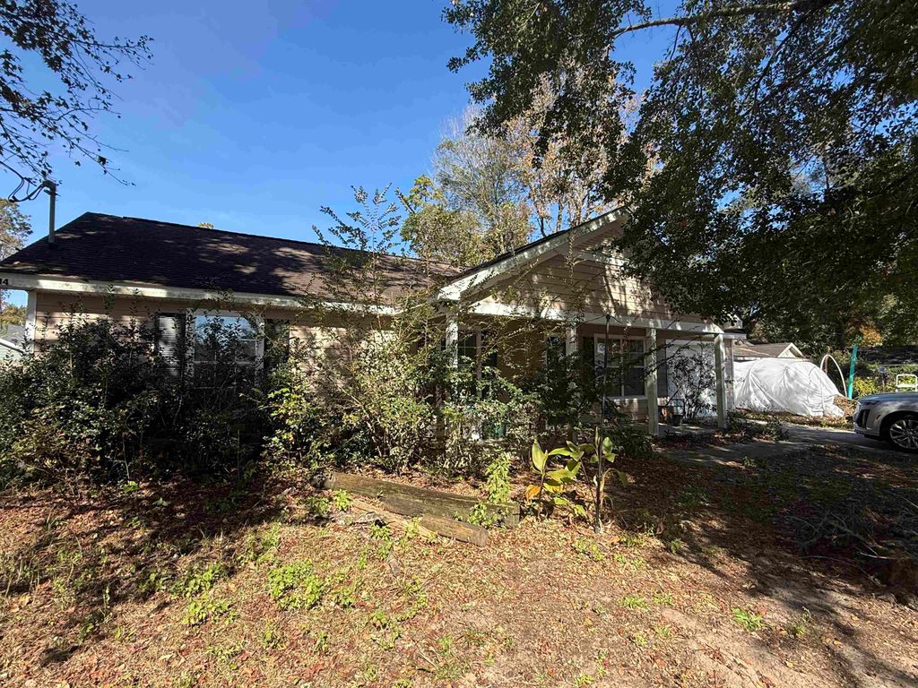 Photo of 14 Sioux Trail, Crawfordville, FL 32327 (MLS # 393409)