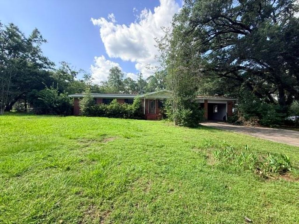 Photo of 2538 W Tharpe Street, Tallahassee, FL 32303 (MLS # 401857)