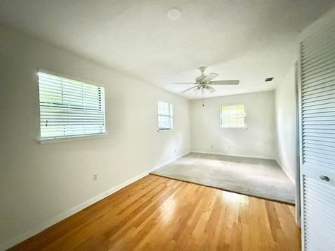 Tiny photo for 2538 W Tharpe Street, Tallahassee, FL 32303 (MLS # 401857)