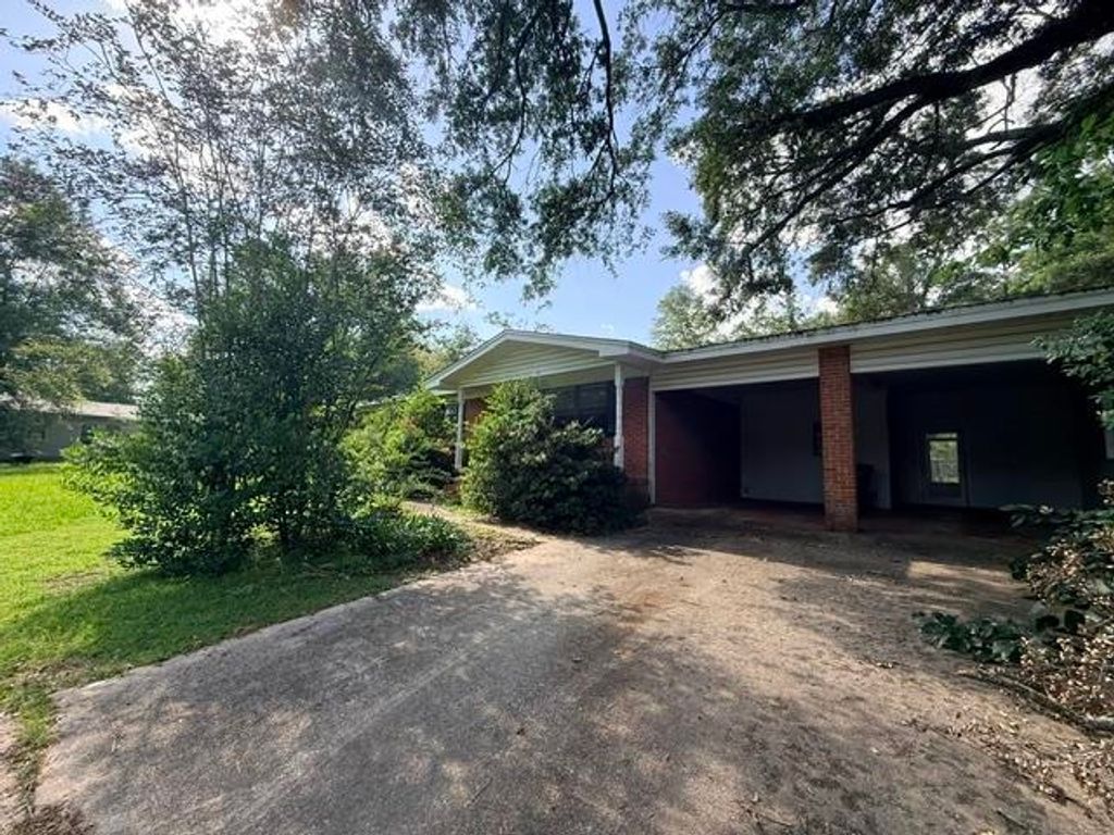 Photo of 2538 W Tharpe Street, Tallahassee, FL 32303 (MLS # 401857)