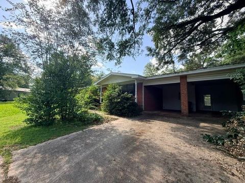 Tiny photo for 2538 W Tharpe Street, Tallahassee, FL 32303 (MLS # 401857)