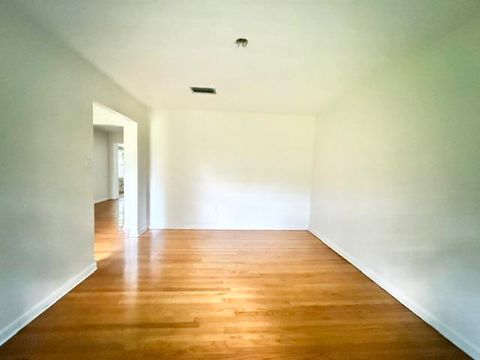 Tiny photo for 2538 W Tharpe Street, Tallahassee, FL 32303 (MLS # 401857)