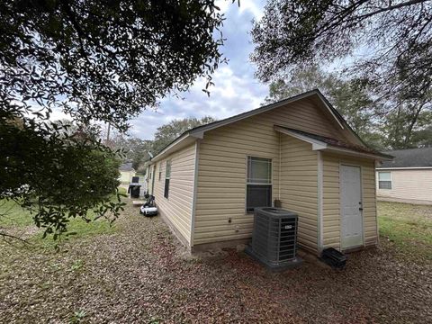 Tiny photo for 4748 Hibiscus Avenue, Tallahassee, FL 32305 (MLS # 389211)