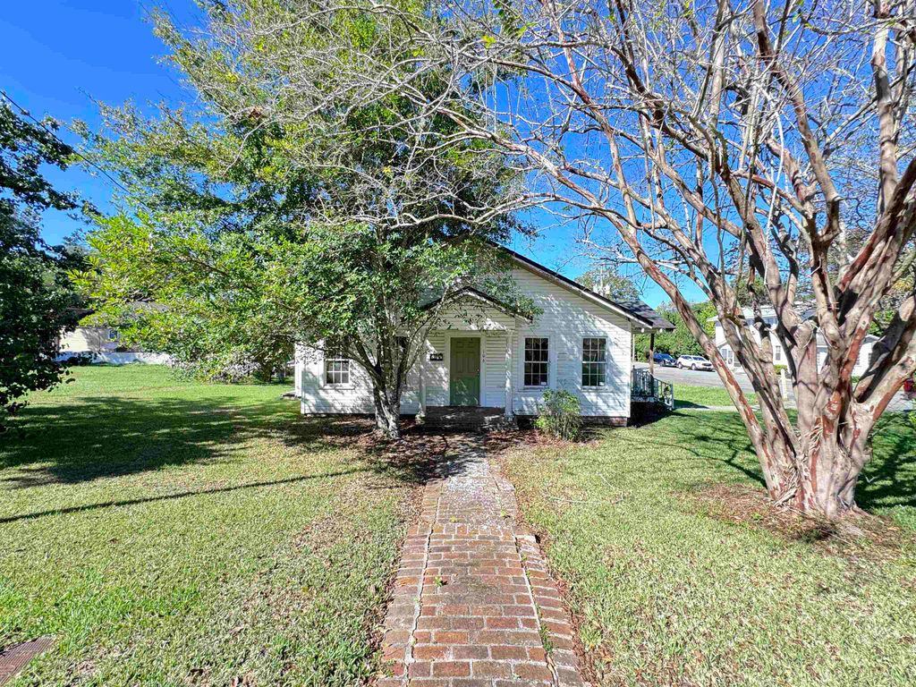 Photo of 106 NE 1st Street, Havana, FL 32333 (MLS # 392258)