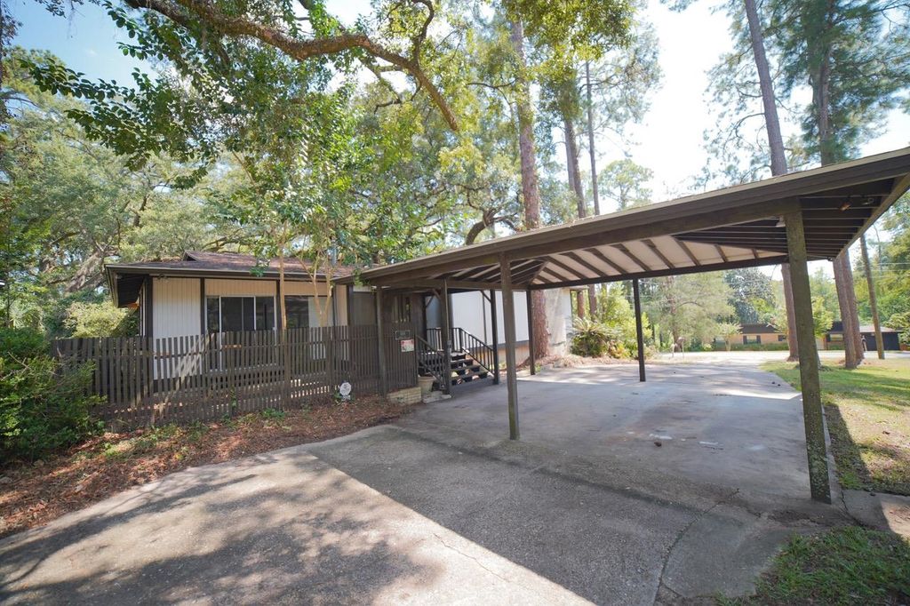 Photo of 1105 Solana Avenue, Tallahassee, FL 32304 (MLS # 391425)
