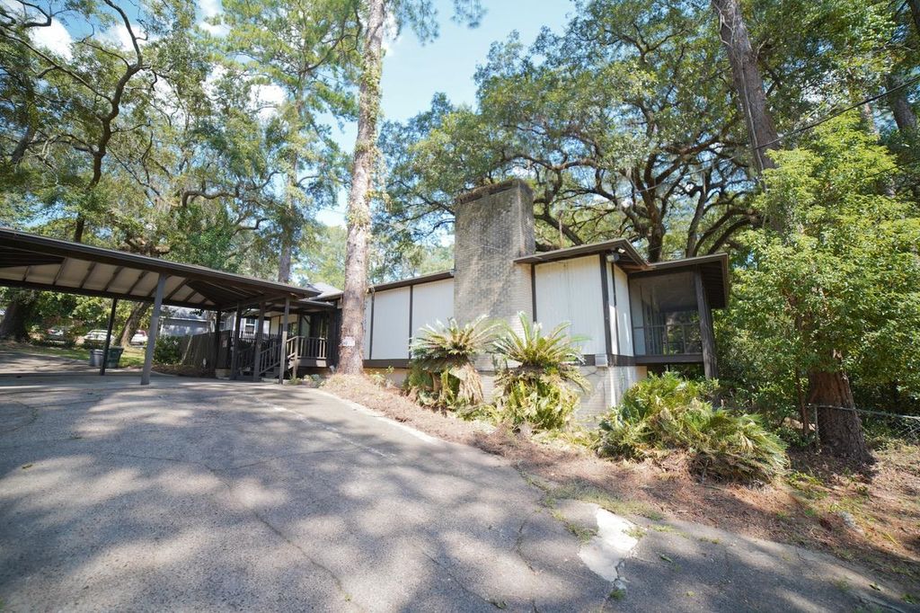 Photo of 1105 Solana Avenue, Tallahassee, FL 32304 (MLS # 391425)