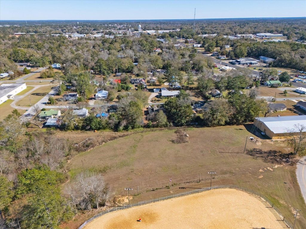 Photo of 2042 W JEFFERSON Street, Quincy, FL 32351 (MLS # 396136)