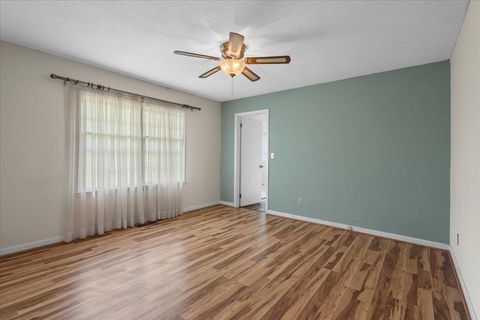 Tiny photo for 324 NE Fraleigh Drive Drive, Madison, FL 32340 (MLS # 399177)