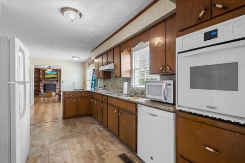 Tiny photo for 324 NE Fraleigh Drive Drive, Madison, FL 32340 (MLS # 399177)