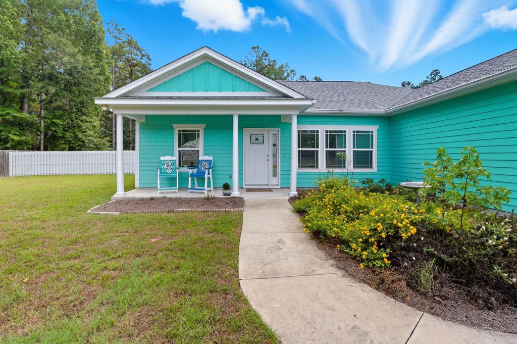Photo of 43 Parkcrest Court, Crawfordville, FL 32327 (MLS # 391746)