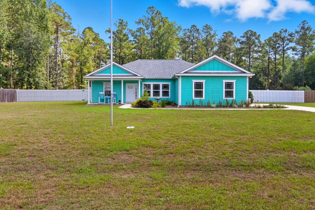 Photo of 43 Parkcrest Court, Crawfordville, FL 32327 (MLS # 391746)