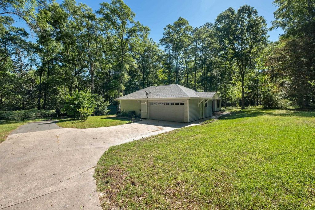 Photo of 682 Timber Run, Havana, FL 32333 (MLS # 398385)