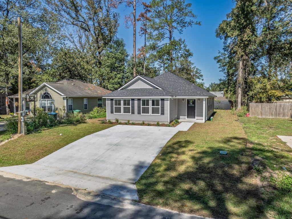 Photo of 13 Ted Lott Lane, Crawfordville, FL 32327 (MLS # 396916)