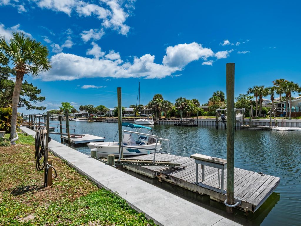 Photo of 41 CONNIE Drive, Crawfordville, FL 32327 (MLS # 399001)