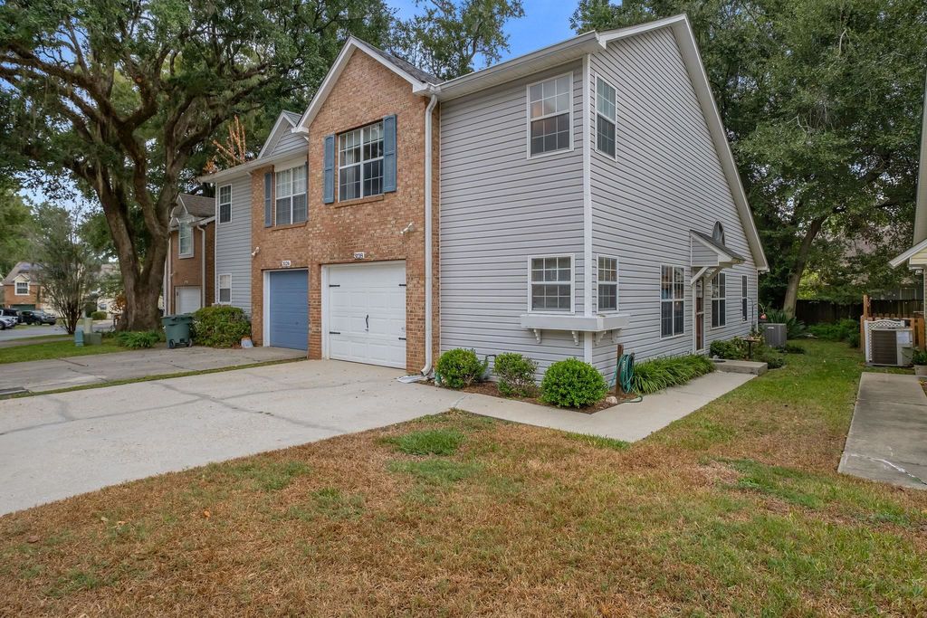 Photo of 3128 W Camelliawood Circle, Tallahassee, FL 32301 (MLS # 392113)