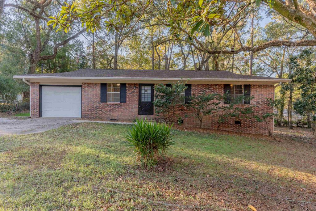 Photo of 2400 HIDEAWAY Court, Tallahassee, FL 32303 (MLS # 394501)