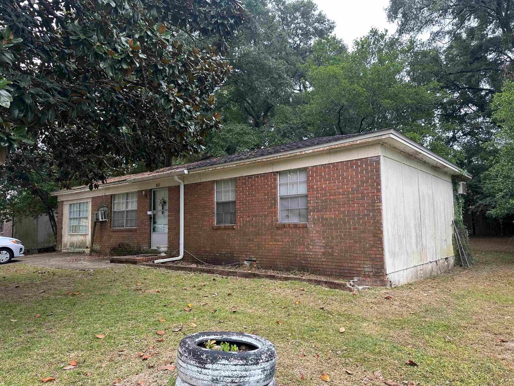 Photo of 821 BRIANDAV Street, Tallahassee, FL 32305 (MLS # 395133)