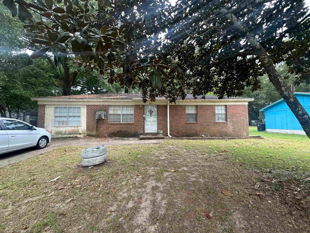 Photo of 821 BRIANDAV Street, Tallahassee, FL 32305 (MLS # 395133)