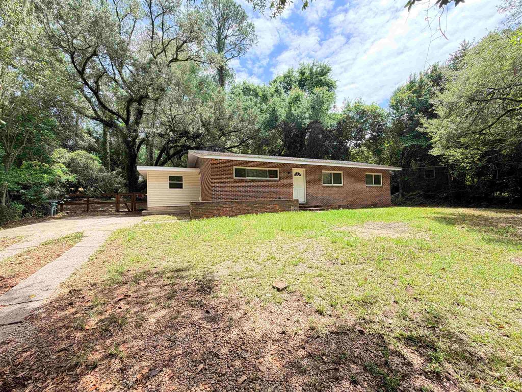 Photo of 2202 Mission Road, Tallahassee, FL 32304 (MLS # 399649)