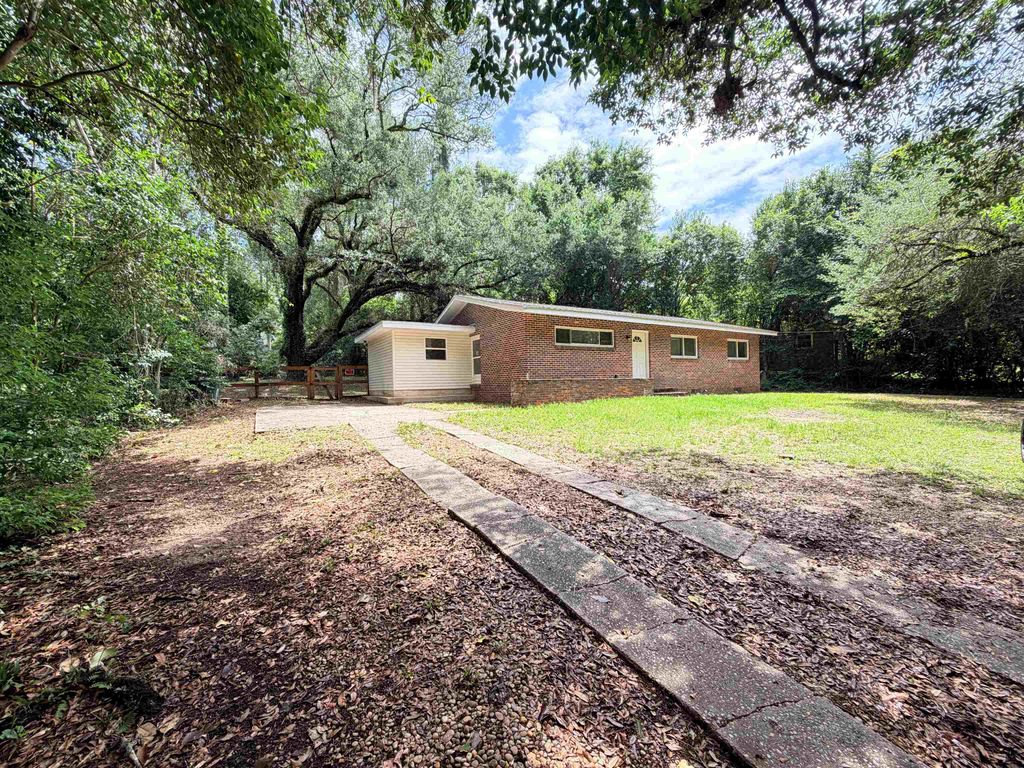 Photo of 2202 Mission Road, Tallahassee, FL 32304 (MLS # 399649)