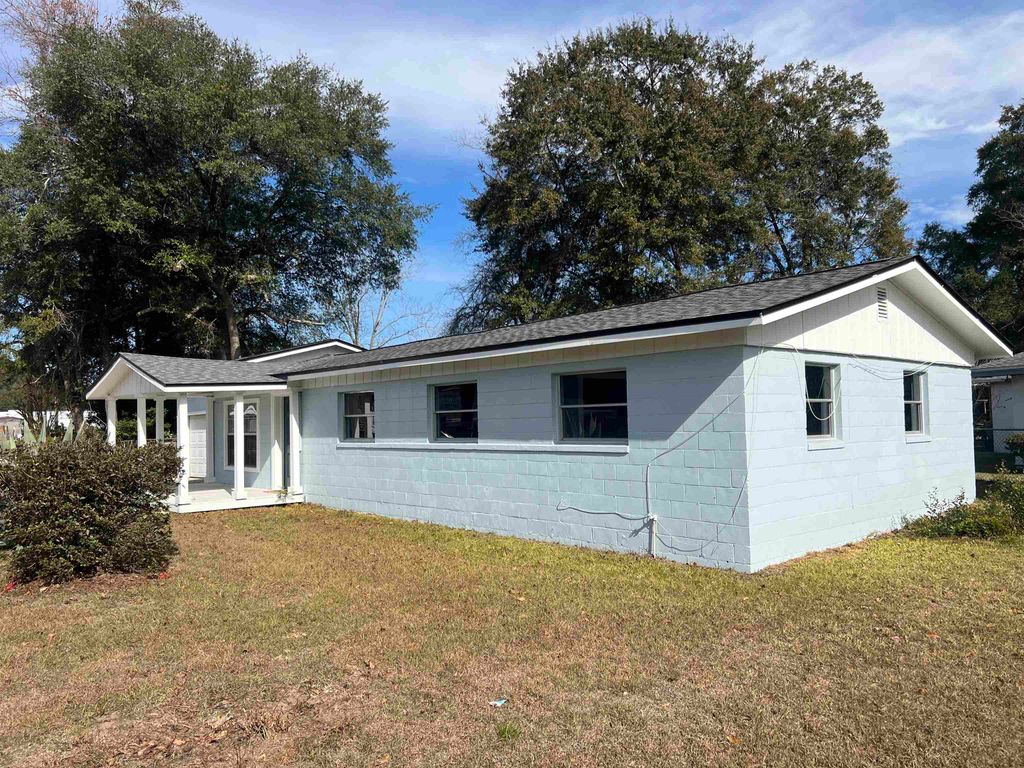 Photo of 447 S Shelfer Street St, Quincy, FL 32351 (MLS # 394220)