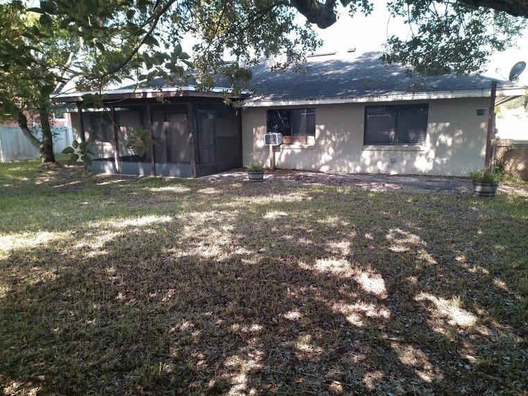 2419 Amberly Ave