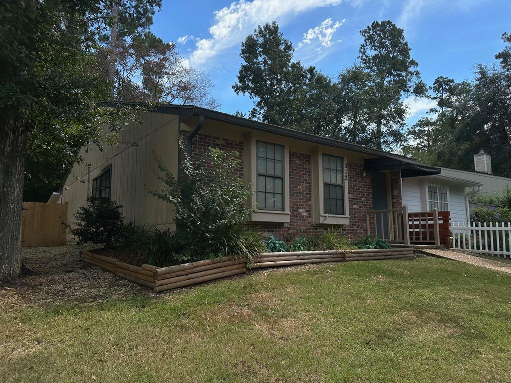 Photo of 312 Whetherbine Way East Way, Tallahassee, FL 32301 (MLS # 391691)