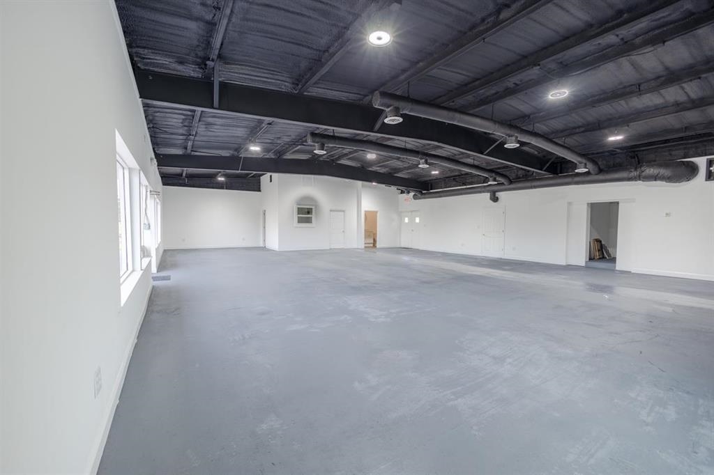 21 Pat Thomas Parkway