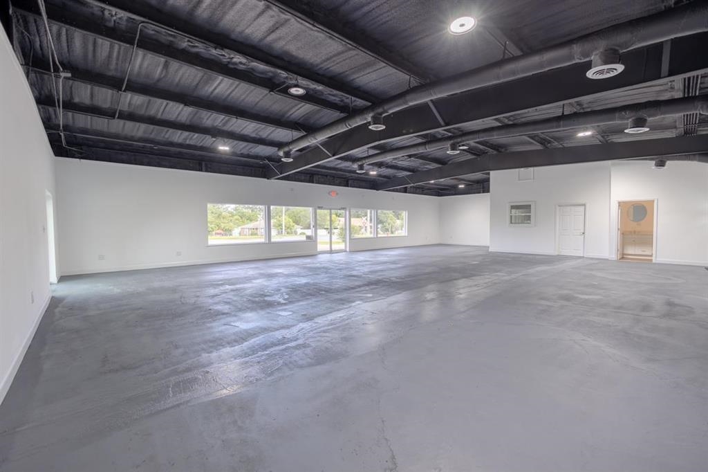 21 Pat Thomas Parkway