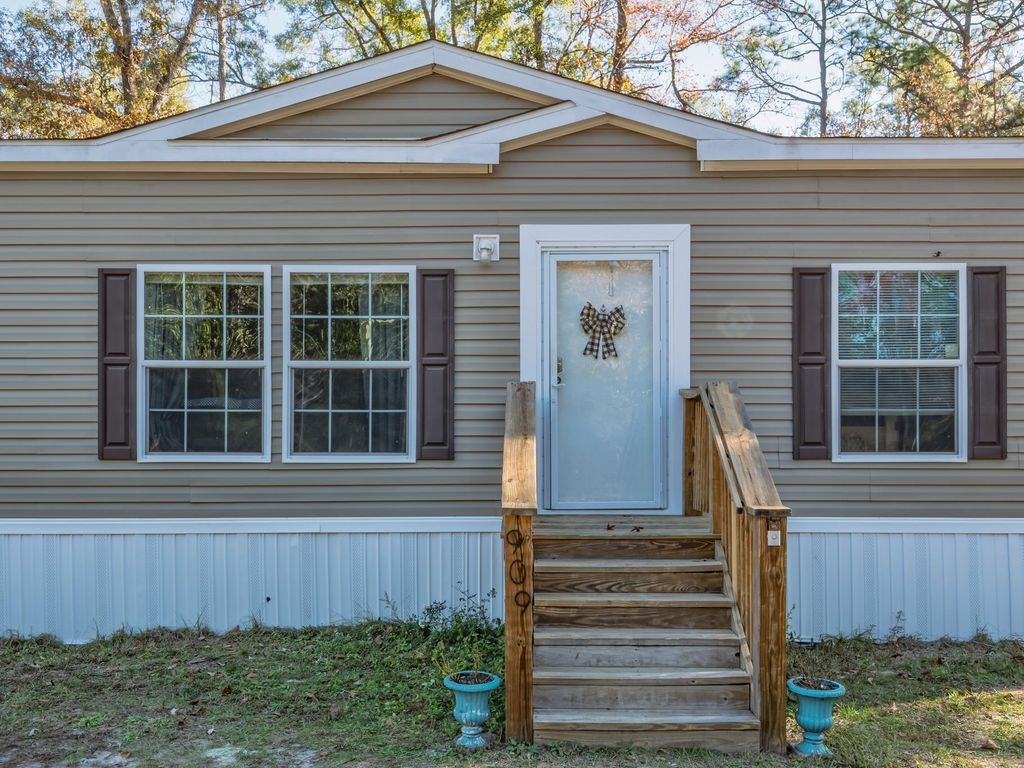 Photo of 909 Spring Creek Highway, Crawfordville, FL 32327 (MLS # 394168)