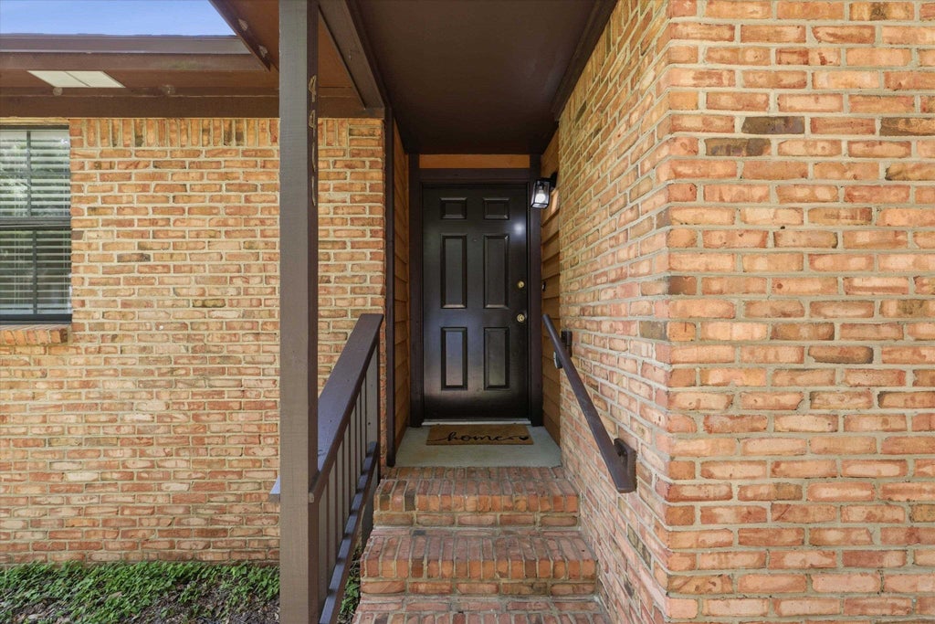Photo of 4411 Stratfordshire Court, Tallahassee, FL 32309 (MLS # 402838)
