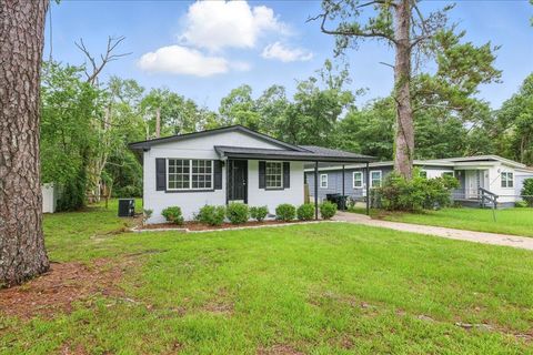 Tiny photo for 2034 Hillsborough Street, Tallahassee, FL 32310 (MLS # 387633)