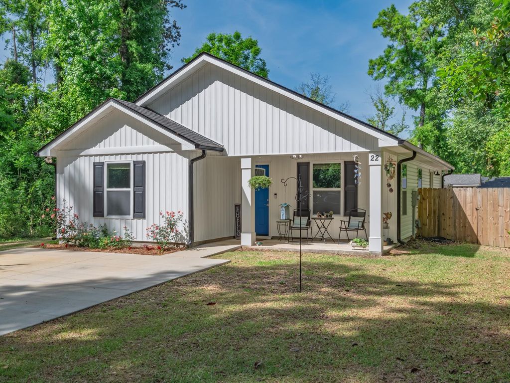 Photo of 22 Chippewa Road, Crawfordville, FL 32327 (MLS # 398928)