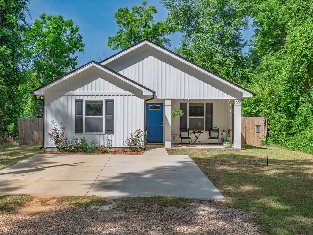 Photo of 22 Chippewa Road, Crawfordville, FL 32327 (MLS # 398928)