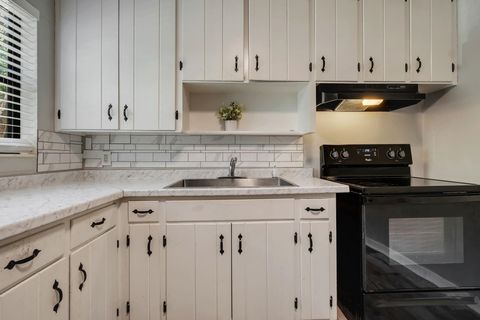 Tiny photo for 2036 HILLSBOROUGH Street, Tallahassee, FL 32310 (MLS # 400205)
