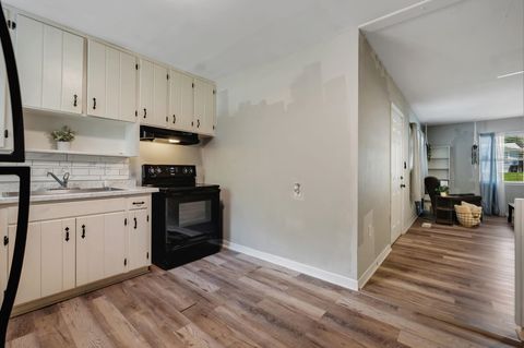Tiny photo for 2036 HILLSBOROUGH Street, Tallahassee, FL 32310 (MLS # 400205)