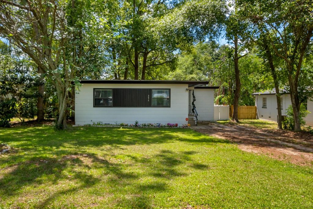 Photo of 2036 HILLSBOROUGH Street, Tallahassee, FL 32310 (MLS # 400205)