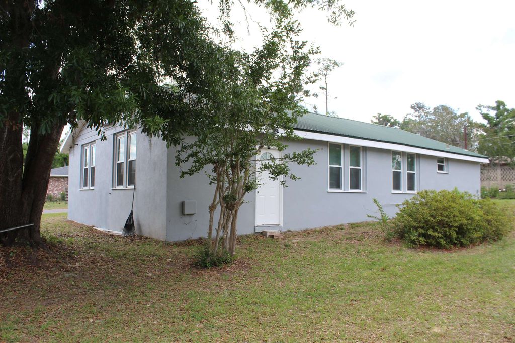 Photo of 146 SE Bunker Street, Madison, FL 32340 (MLS # 399126)