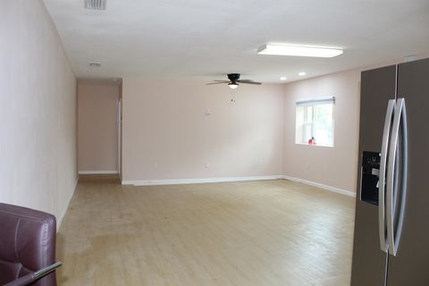 Tiny photo for 146 SE Bunker Street, Madison, FL 32340 (MLS # 399126)