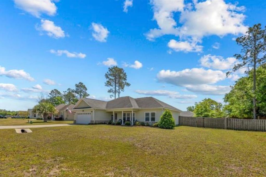Photo of 19 Hawthorn Pass, Crawfordville, FL 32327 (MLS # 392607)