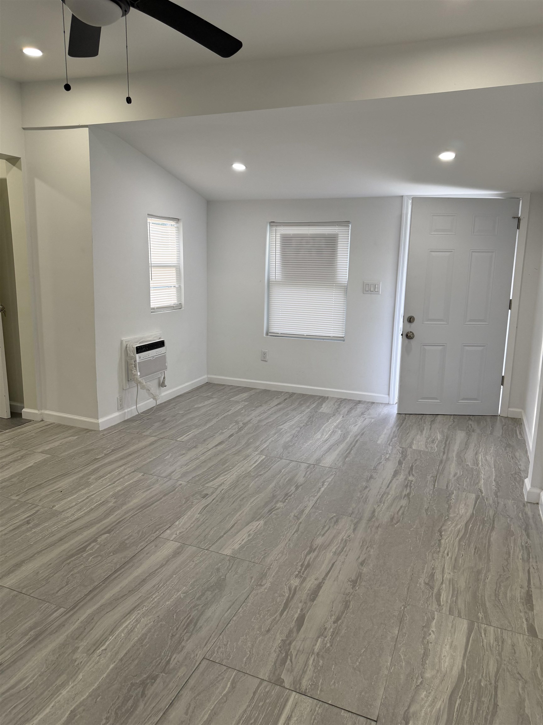 409 SW Obadiah Street